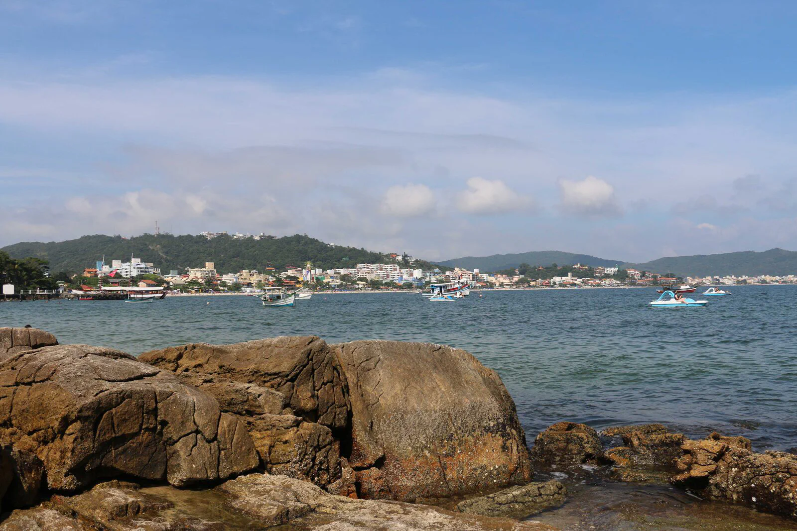 Bombinhas ou Florianópolis: qual escolher para 7 a 10 dias?