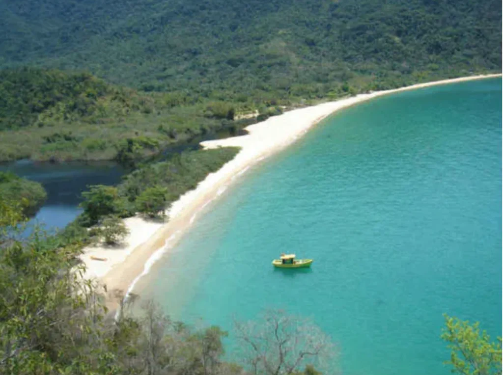 Praia do Pouso da Cajaíba, em Paraty