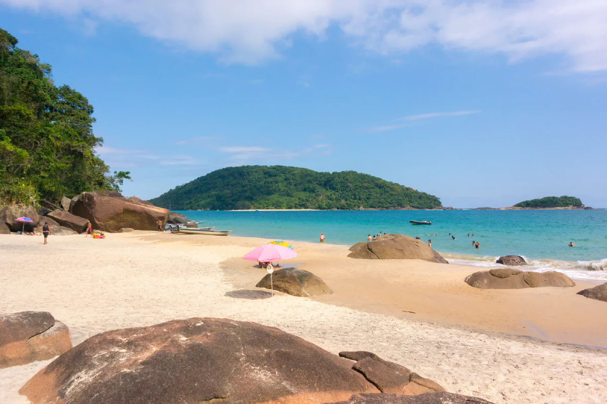 Pedras no Canto do Itaipu, na Praia do Prumirim, em Ubatuba (SP)
