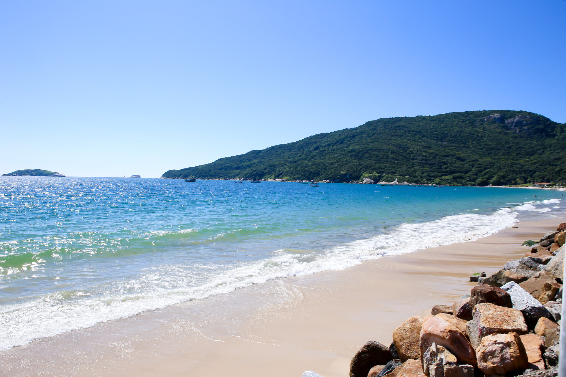 Praia dos Ingleses dá virose? Qual trecho evitar?