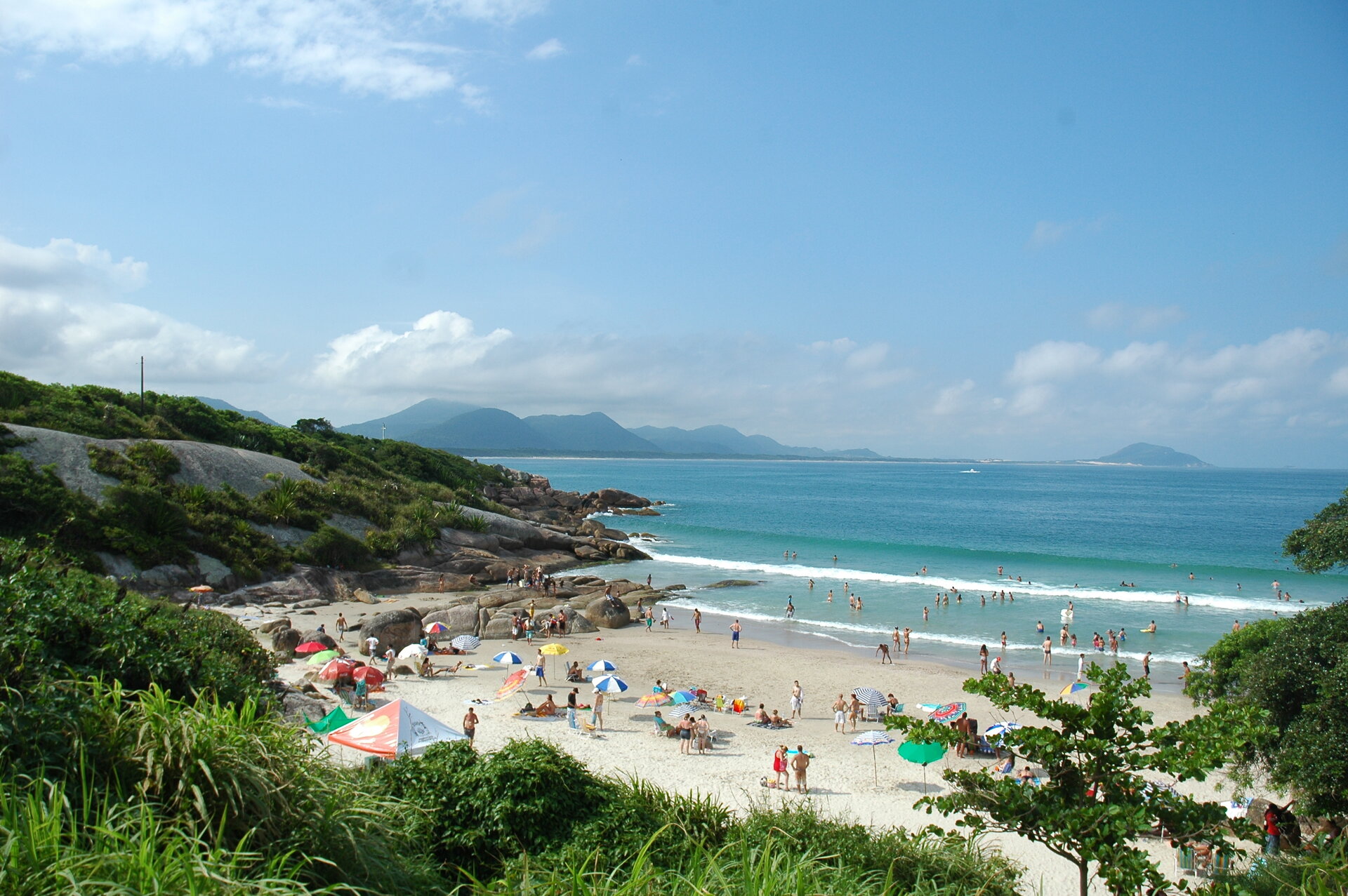 Que horas ir à praia em Floripa no verão? Como eu planejaria o dia