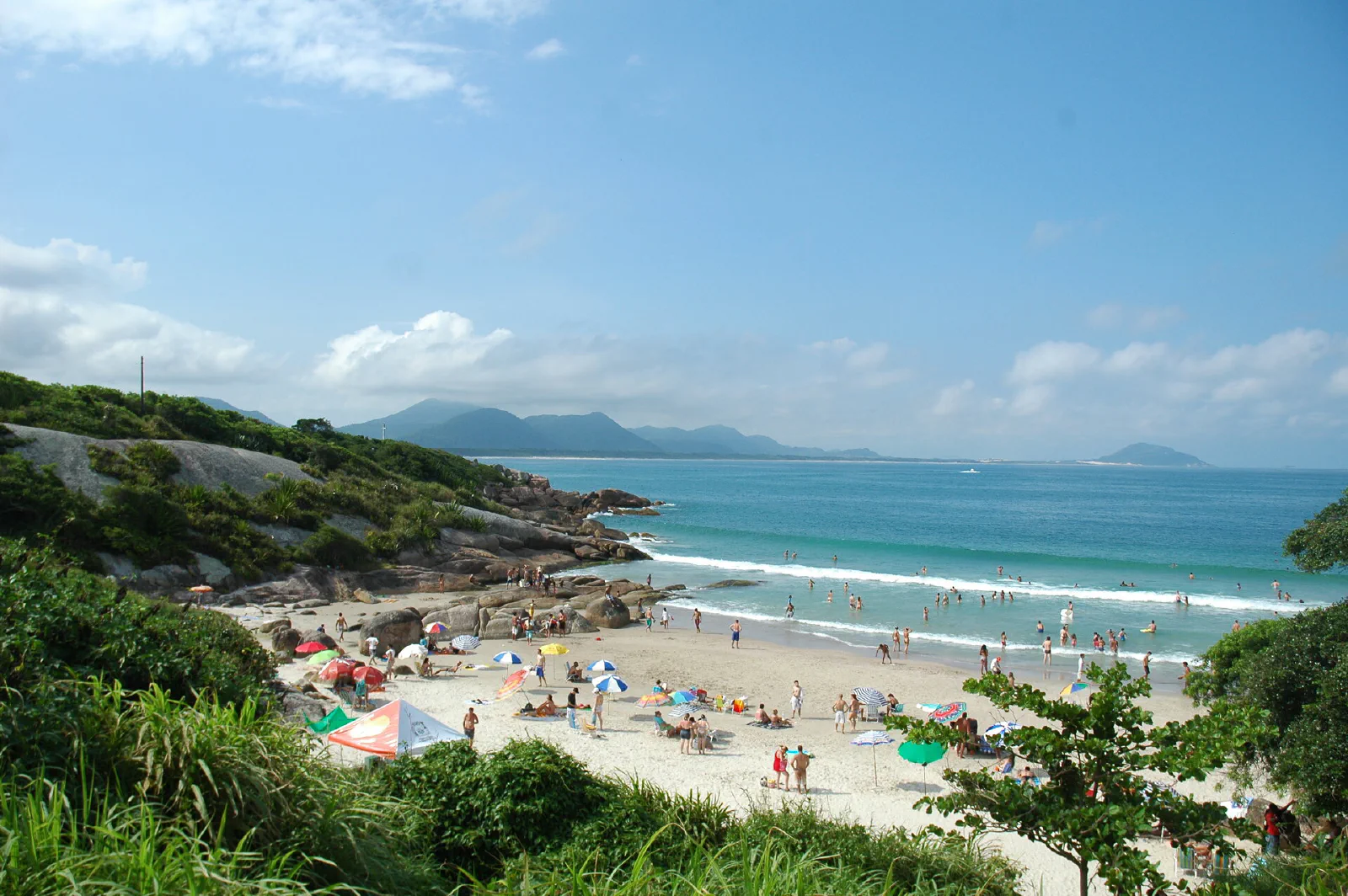 Que horas ir à praia em Floripa no verão? Como eu planejaria o dia