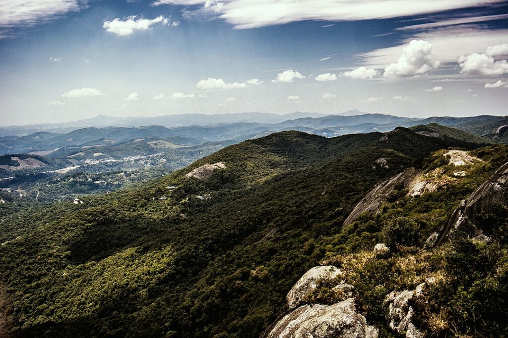 Vista de cima do Pico Selado em Monte Verde em Minas Gerais